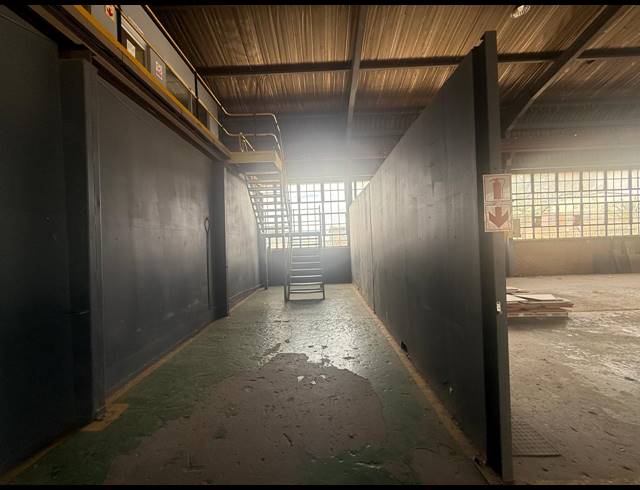 1,300M² WAREHOUSE TO LET IN ALRODE